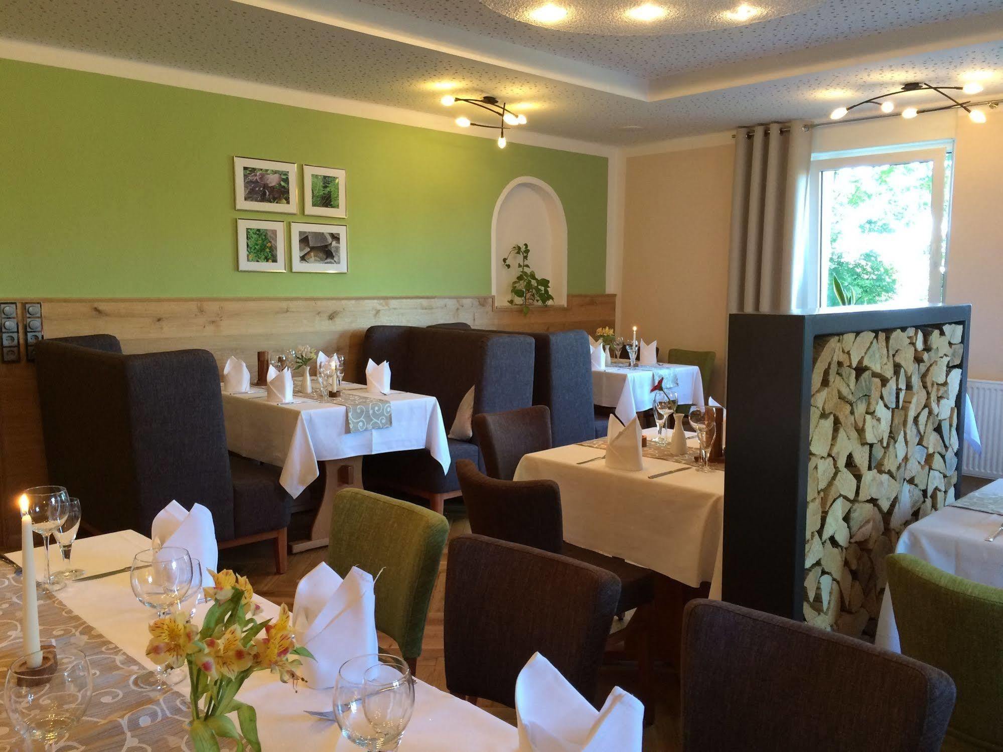 Hotel Restaurant Zwergschloesschen Gera Buitenkant foto